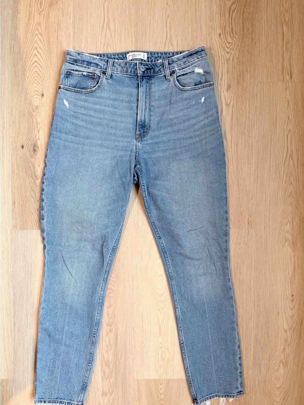 Abercrombie & Fitch Curve Love High-Rise Skinny Light Wash Jeans